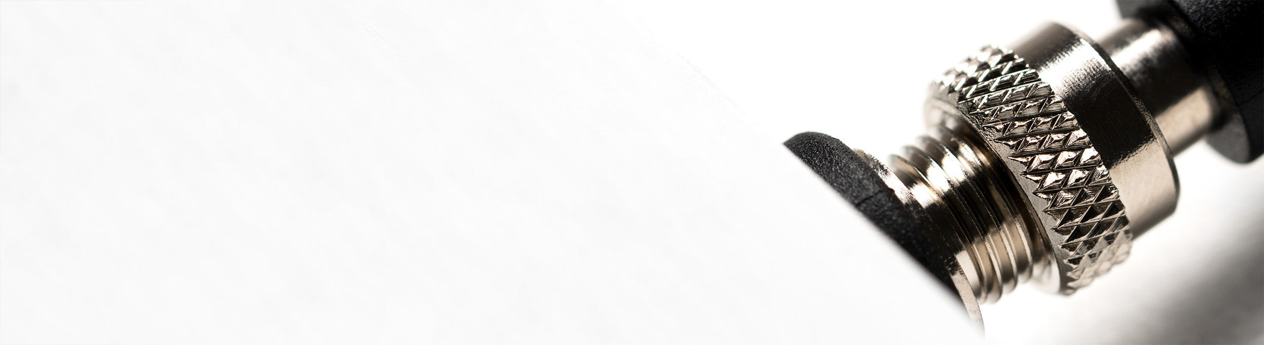 Thread Locking Dc Cables and Connectors