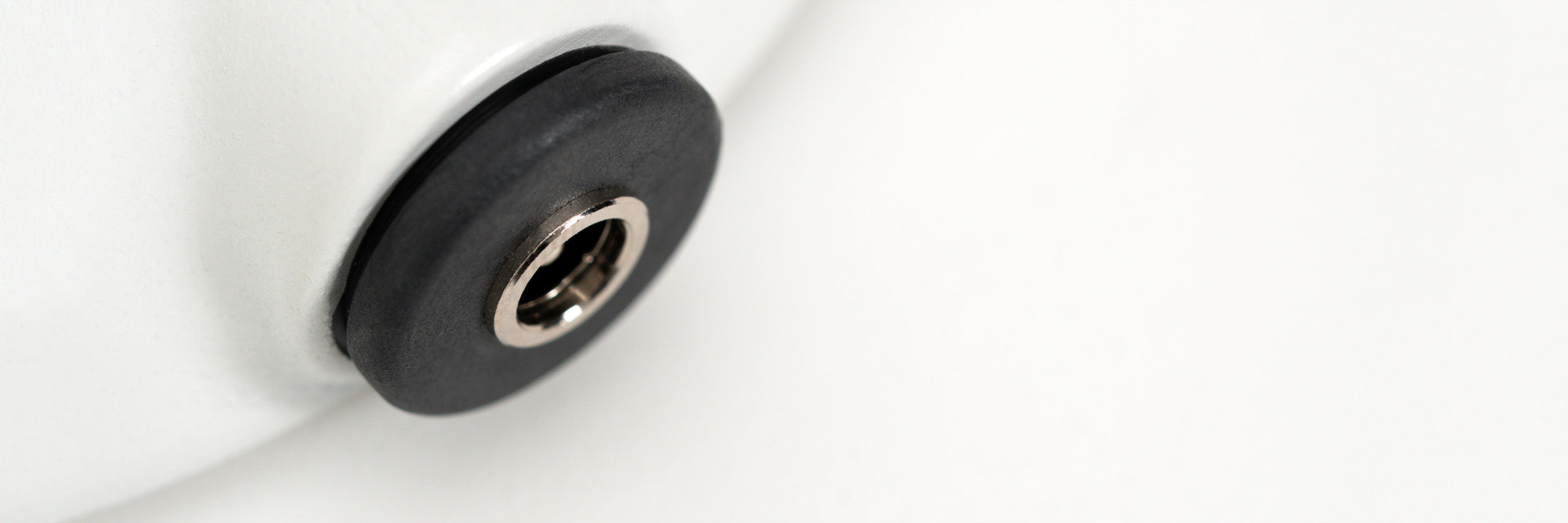 High-Temperature Dc Connectors and Assemblies